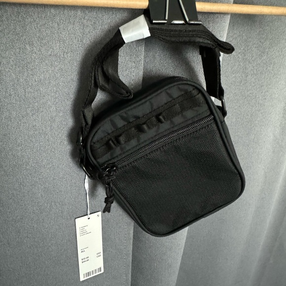 🆕 Urban Outfitters Sling Bag - Picture 1 of 3